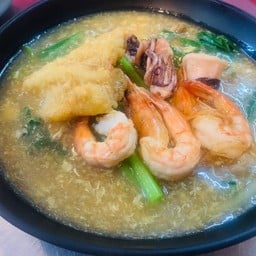 เส้นหมี่ราดหน้าทะเล
