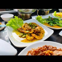 ผัดเครื่องแกงกุ้งสะตอ