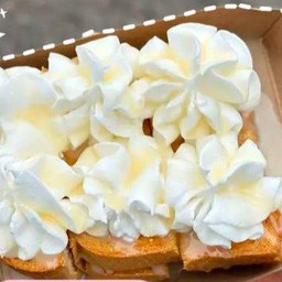 ปังปิ้ง วิปครีม ราดนมข้น