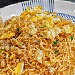 ผัดมาม่าหมูสับ-ไก่สับ