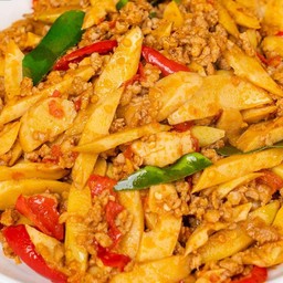 ผัดพริกแกงหน่อไม้  (กับข้าว)