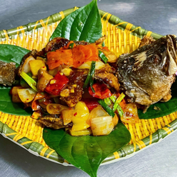 Sea Bass with Chili Paste ปลากระพงผัดน้ำพริกเผา