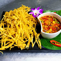 Deep-Fried Papaya Salad ส้มตำทอด