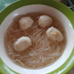 ก๋วยเตี๋ยวลูกชิ้น5ลูก น้ำใส (เด็กไม่ผักไม่กระเทียมเจียว)