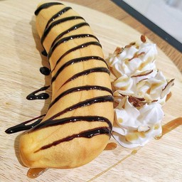 ขนมปังกล้วยคาสตาร์ด ราดชอคโกแลตคาราเมล+วิปครีมอัลมอนด์8