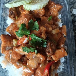 ข้าวราดผัดซอสสุกี้