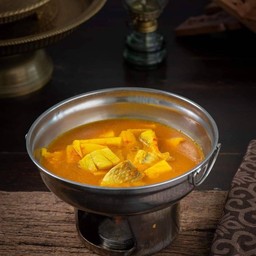 แกงส้มปลากระพงยอดมะพร้าวอ่อน