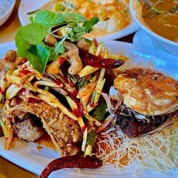 ปลาทับทิมทอดยำ