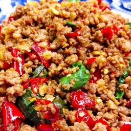 กะเพราหมูสับ  (กับข้าว)