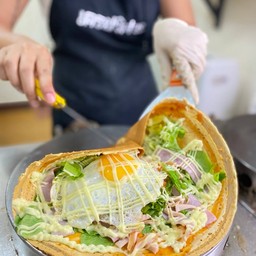 สลัด+ไข่ดาว+ไส้กรอก+พิซซ่า