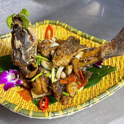 Wok-fried Sea Bass Garlic Black Pepper ปลากระพงคั่วพริกไทยดำ