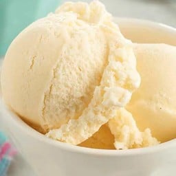 ไอศกรีมกะทิสด by P`Su หน้า 7/11บางศรีเมือง