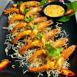 Prawns with Garlic,Red Chili and Salt กุ้งผัดพริกเกลือ