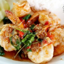 ข้าวกระเพรากุ้ง