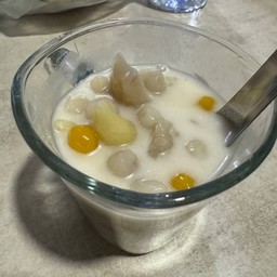 บัวลอย ใส่นมสดร้อน