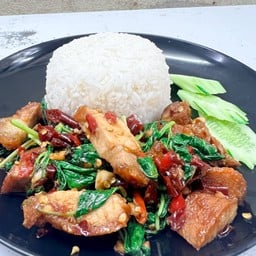 ผัดกระเพราหมูกรอบ