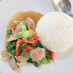 ข้าวราดผัดคะน้าน้ำมันหอยหมูชิ้น