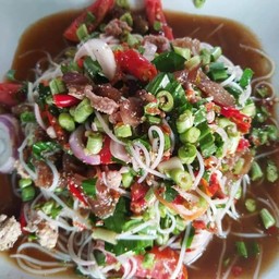 ยำขนมจีน แซ่บนัวร์ ใส่ หมูสับ+หมูยอ เน้นผัก