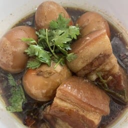 ข้าวมันไก่ไข่พะโล้แจ็คสันหวัง(ไข่พะโล้สามชั้นสูตรโบราณข้าวขาหมู)