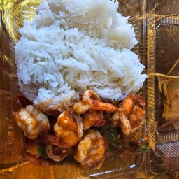 กุ้งผัดพริกแกง ราดข้าว