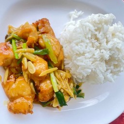 ไก่ผัดเปรี้ยวหวาน
