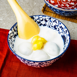 บัวลอยนมสด (ไส้งาดำ)