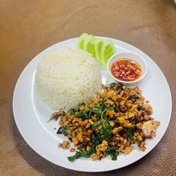 กระเพราหมูสับพริกแห้ง