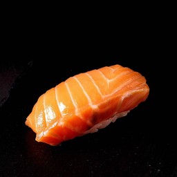 SALMON SUSHI