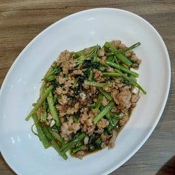 ผัดผักบุ้งหมูสับ