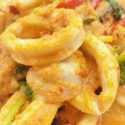 ปลาหมึกผัดไข่เค็ม  (กับข้าว)