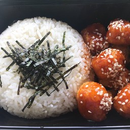ข้าวไก่ป๊อบซอสเผ็ดเกาหลี