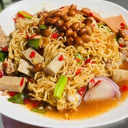 ยำมาม่า หมูยอ+หมูสับ