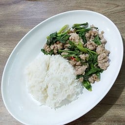 ข้าวราดคะน้าหมูสับ