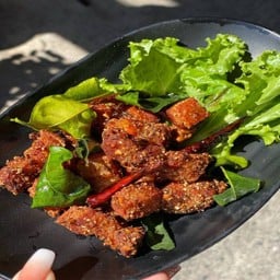หมูคลุกฝุ่น.