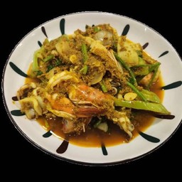 ผัดผงกระหรี่ทะเล(กับข้าว)