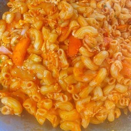 ผัดมักกะโรนี ไส้กรอก By มิกิโฮมเมด