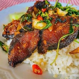 ข้าวกระเพราปลาดุก