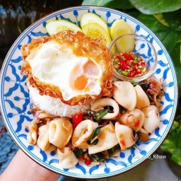 กระเพราปลาหมึก