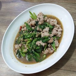 ผัดคะน้าหมูสับ