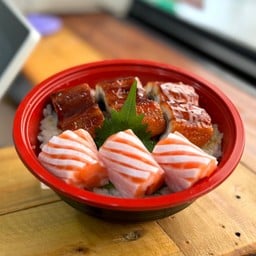 แซลมอนโทโร่ปลาไหลญี่ปุ่นด้ง