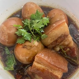 ไข่พะโล้หมูสามชั้นน้องหมีเนย(ข้าวขาหมูข้าวมันไก่)