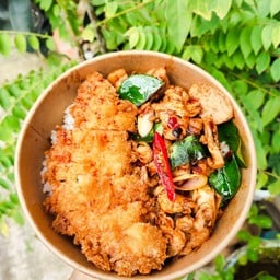 พริกแกง+ไก่กรอบ (เลือกเนื้อสัตวได้ค่ะ)