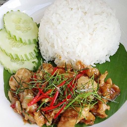 ข้าวหมูหมักผัดกะปิสะเร็น (ข้าวหอมมะลิสุรินทร์)