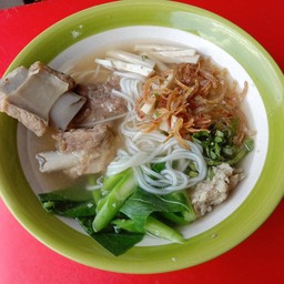 ก๋วยจั๊บญวน ซี่โครงหมูตุ๋น