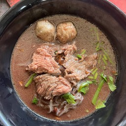 ก๋วยเตี๋ยวเนื้อน้ำตก