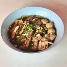 ชารีฟก๋วยเตี๋ยวเนื้อเครื่องใน