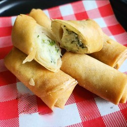 ปอเปี๊ยะไส้ผักโขมอบชีส