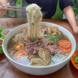 เฝอลาว-เส้นเล็กน้ำเนื้อนัวอร่อย