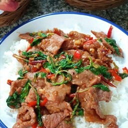 กะเพราหมูชิ้น + ข้าวสวย