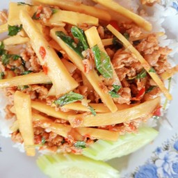 ข้าวผัดกระเพราหน่อไม้